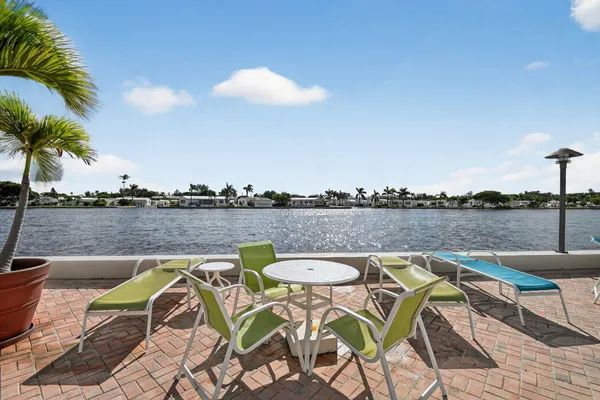 $2,300 | 2016 South Federal Highway, Unit 206, Boynton Beach, FL 33435