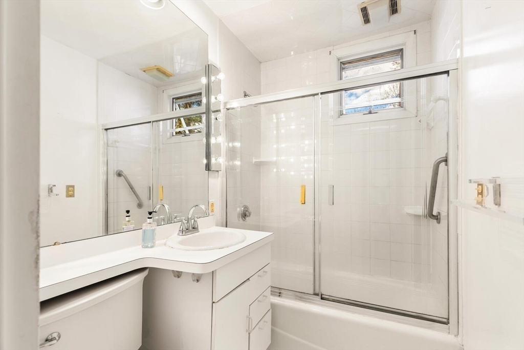 234 Wiswall Road Newton, MA 02459 - Photo 12 of 34