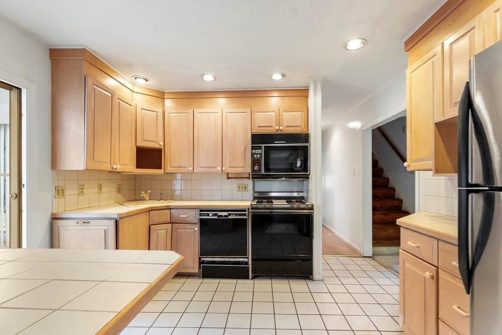 234 Wiswall Road Newton, MA 02459 - Photo 15 of 34