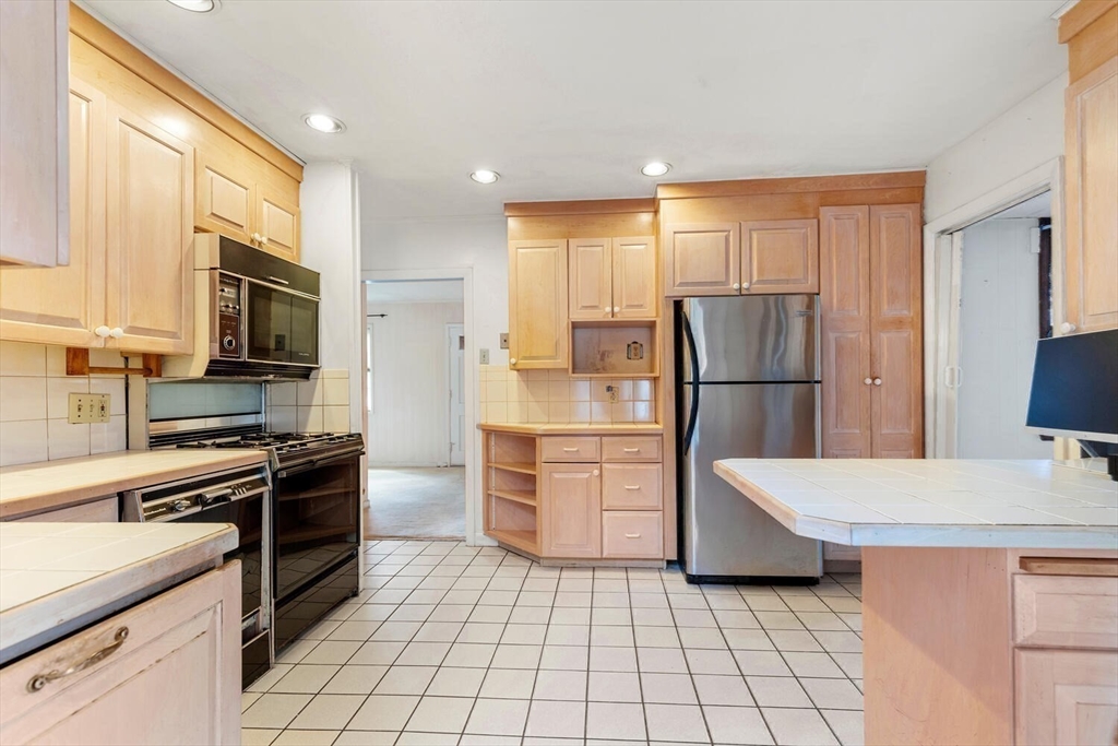 234 Wiswall Road Newton, MA 02459 - Photo 17 of 34