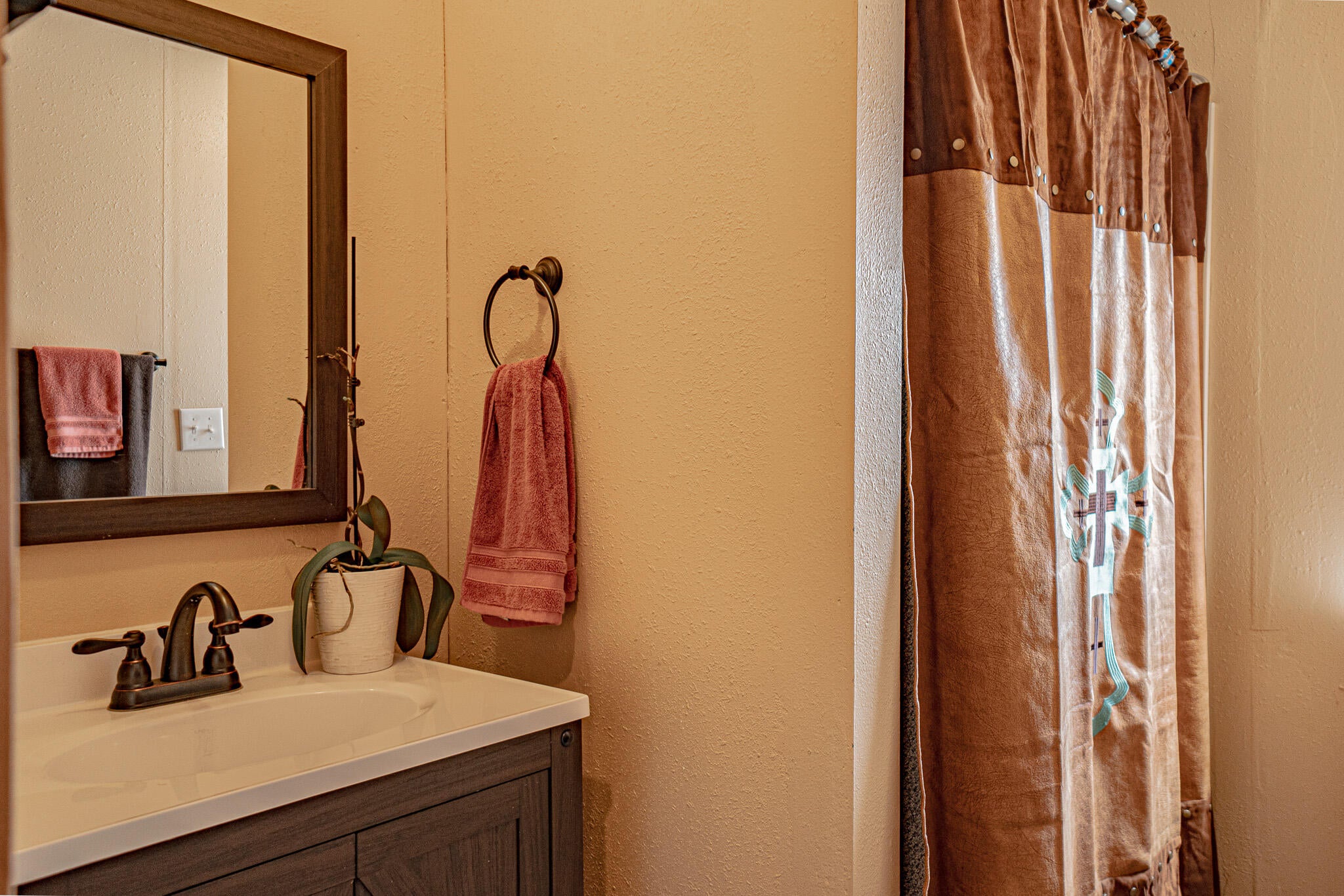 444 East Dutton Road Eagle Point, OR 97524 - Photo 32 of 40 Second Home Bathroom 2