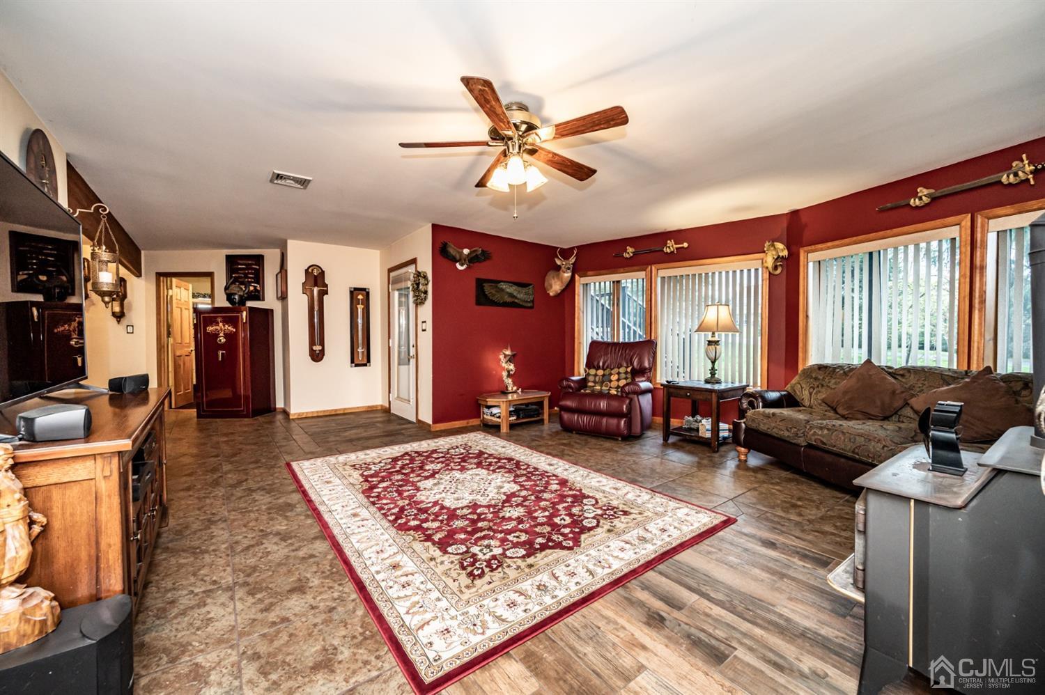 2 Pinewood Road Milford, NJ 08848 - Photo 5 of 65 Gallery Image 5