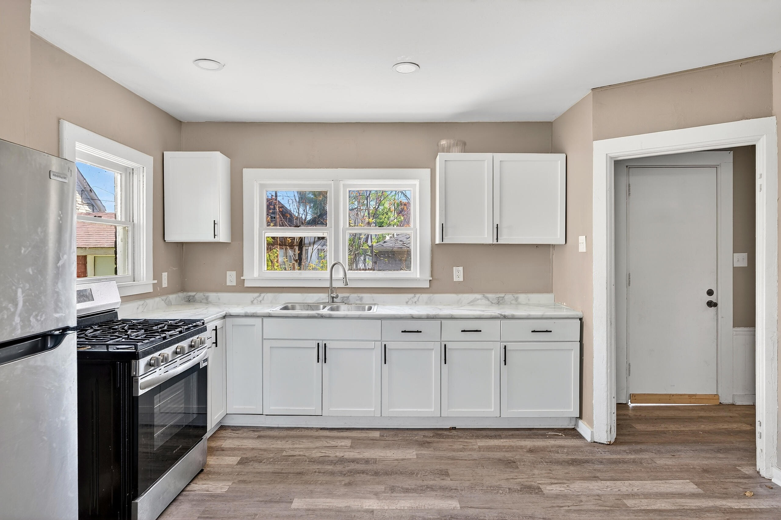 1611 North Wisconsin Street Racine, WI 53402 - Photo 13 of 31 kitchen