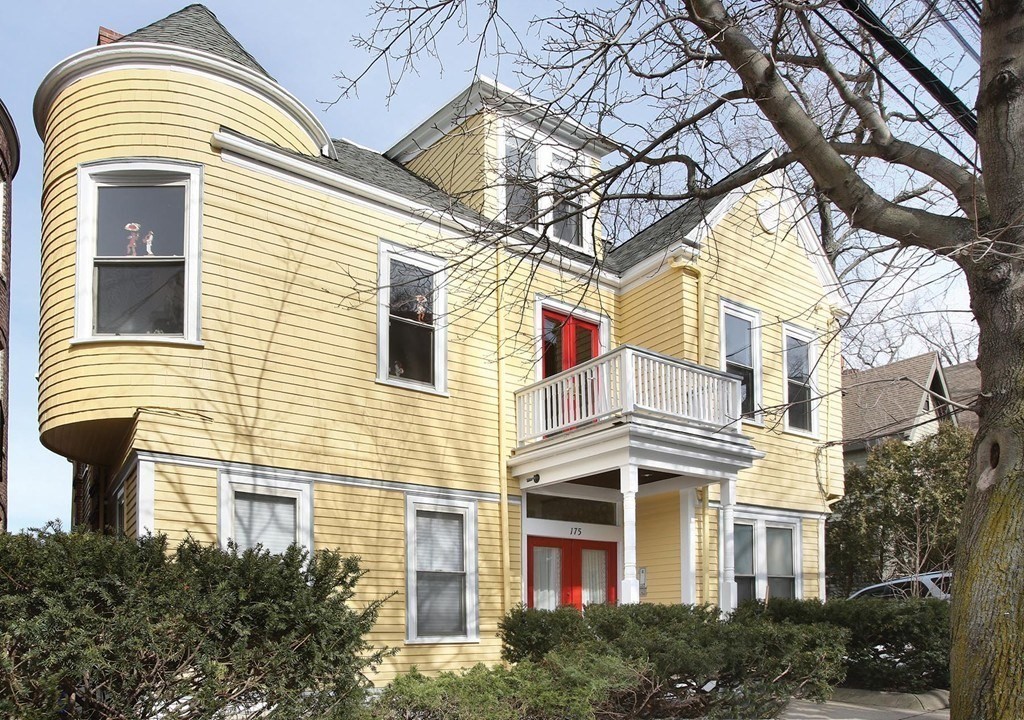 175 Winthrop Road, Unit 3 Brookline, MA 02445 - Photo 1 of 12