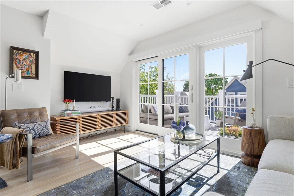 27 Saxton Street, Unit 3 Boston, MA 02125 - Photo 3 of 27