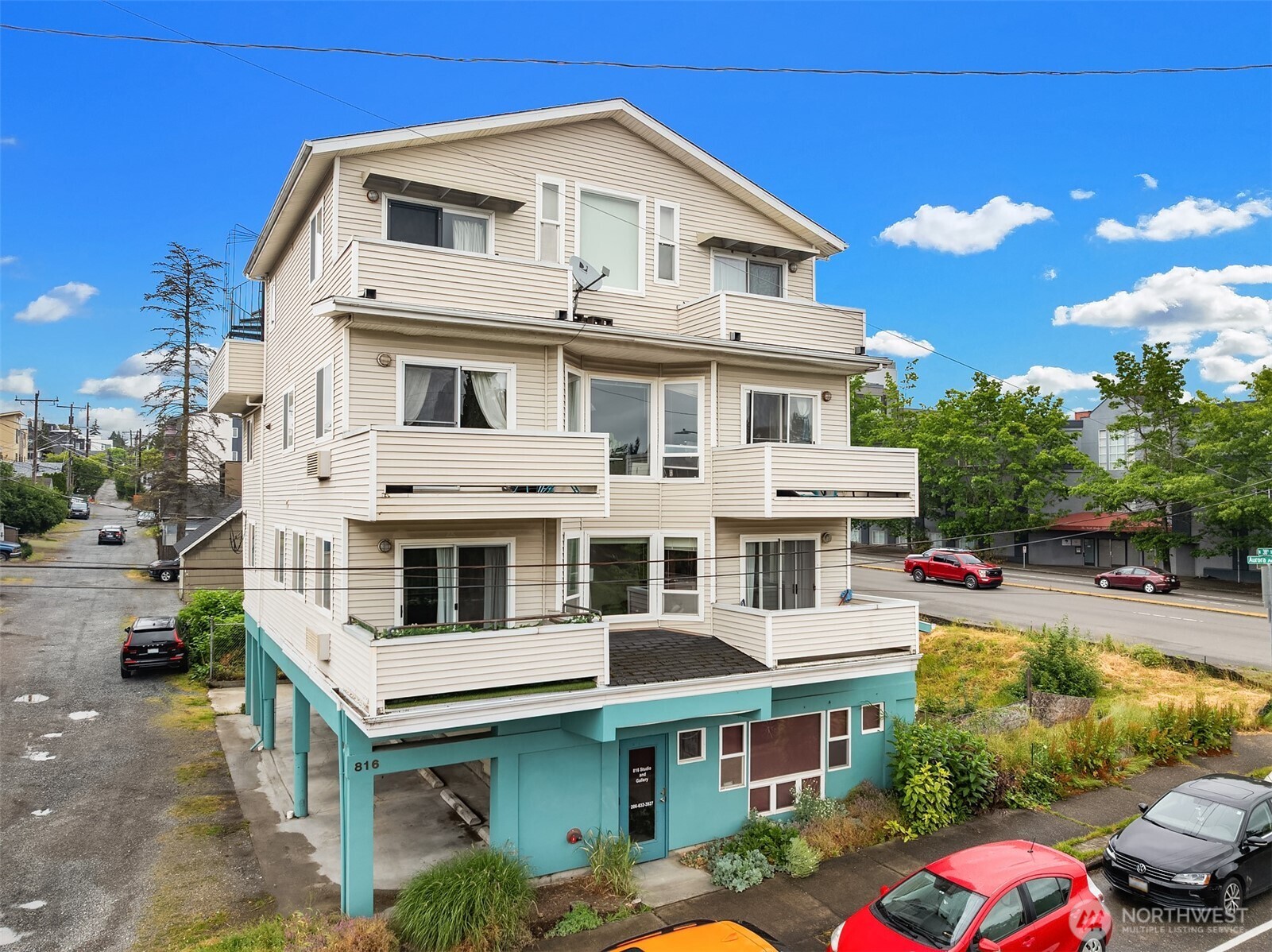 816 North 38th Street Seattle, WA 98103 - Photo 3 of 12