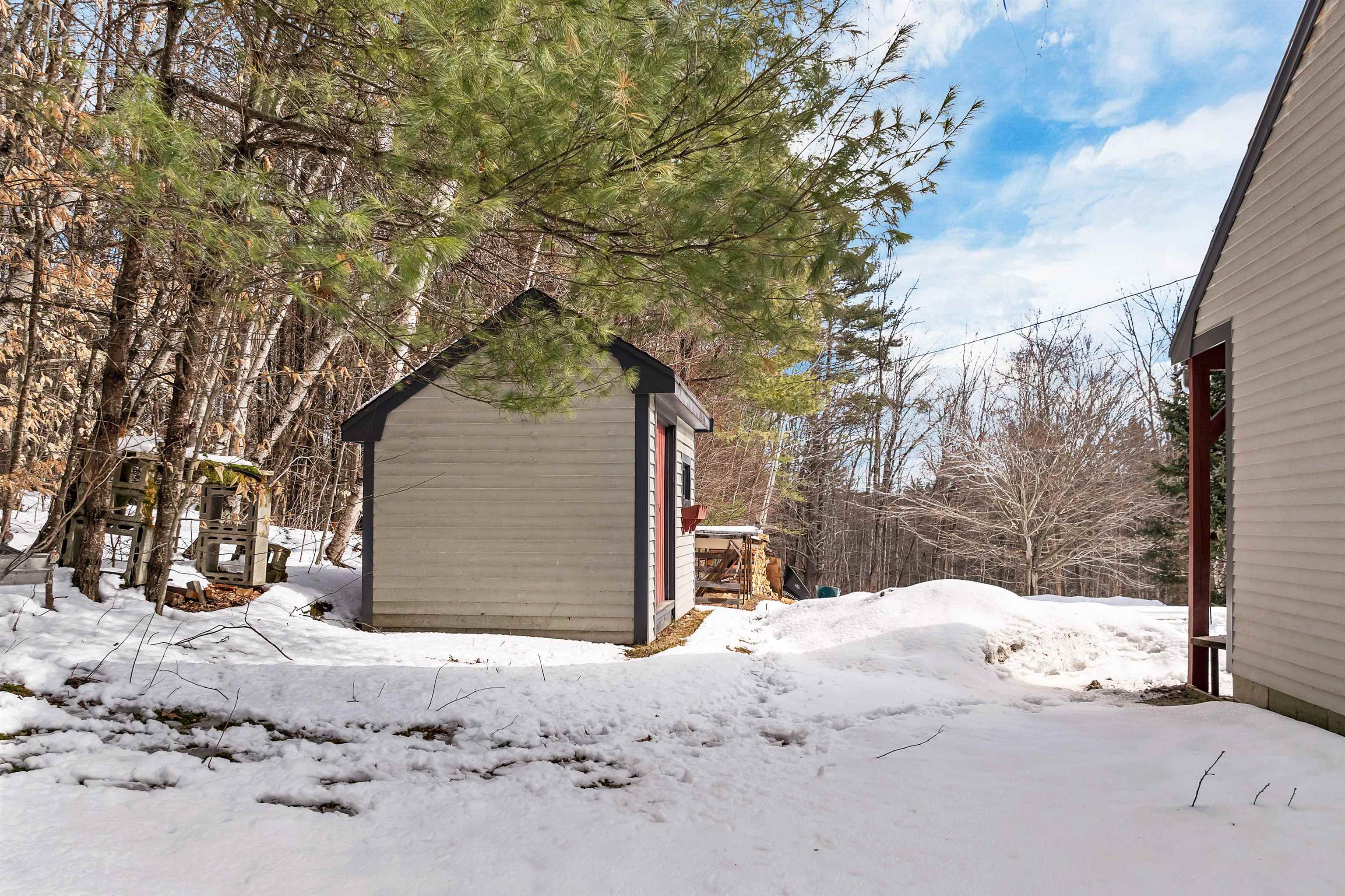 59 Waukewan Road New Hampton, NH 03256 - Photo 4 of 60