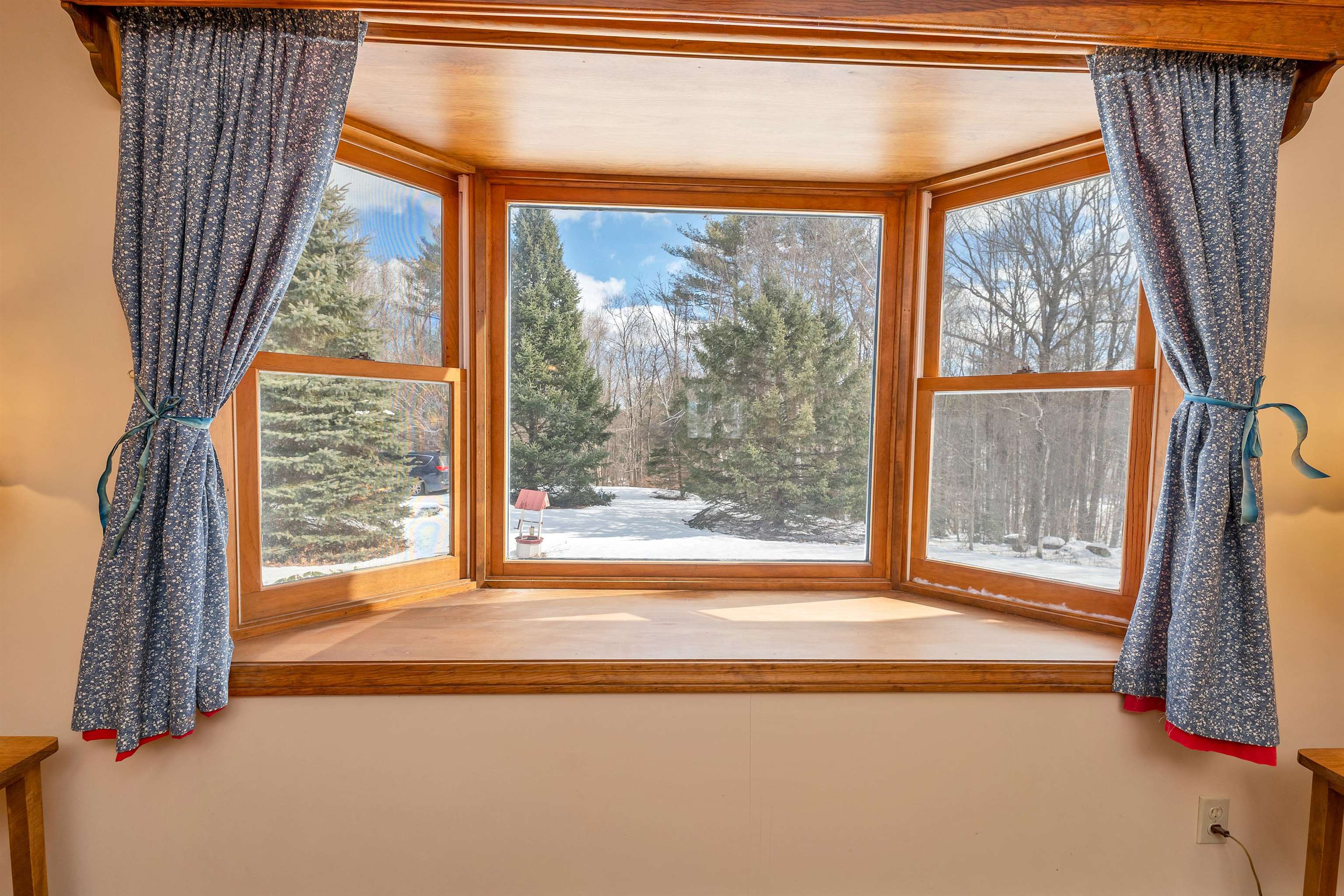 59 Waukewan Road New Hampton, NH 03256 - Photo 8 of 60