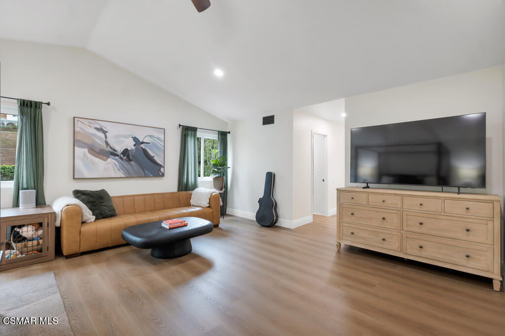 12208 Cherry Grove Street Moorpark, CA 93021 - Photo 34 of 85 12208 Cherry Grove St-HsHProd-52