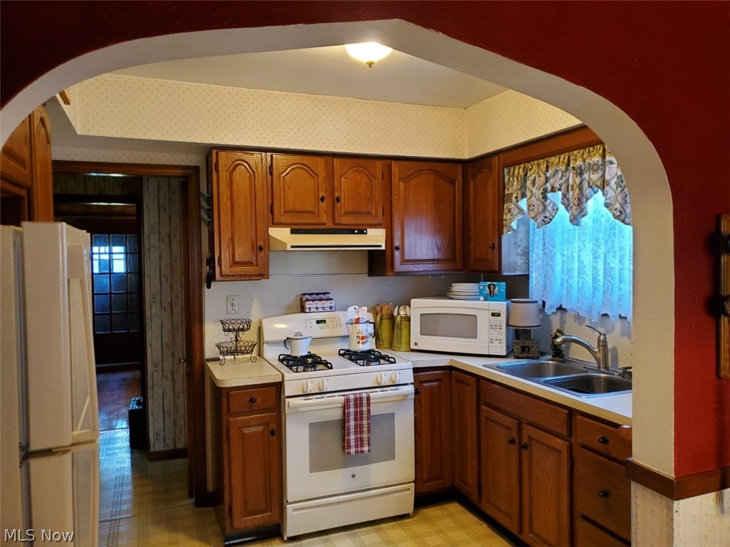 18301 Marcella Road Cleveland, OH 44119 - Photo 12 of 20 KITCHEN