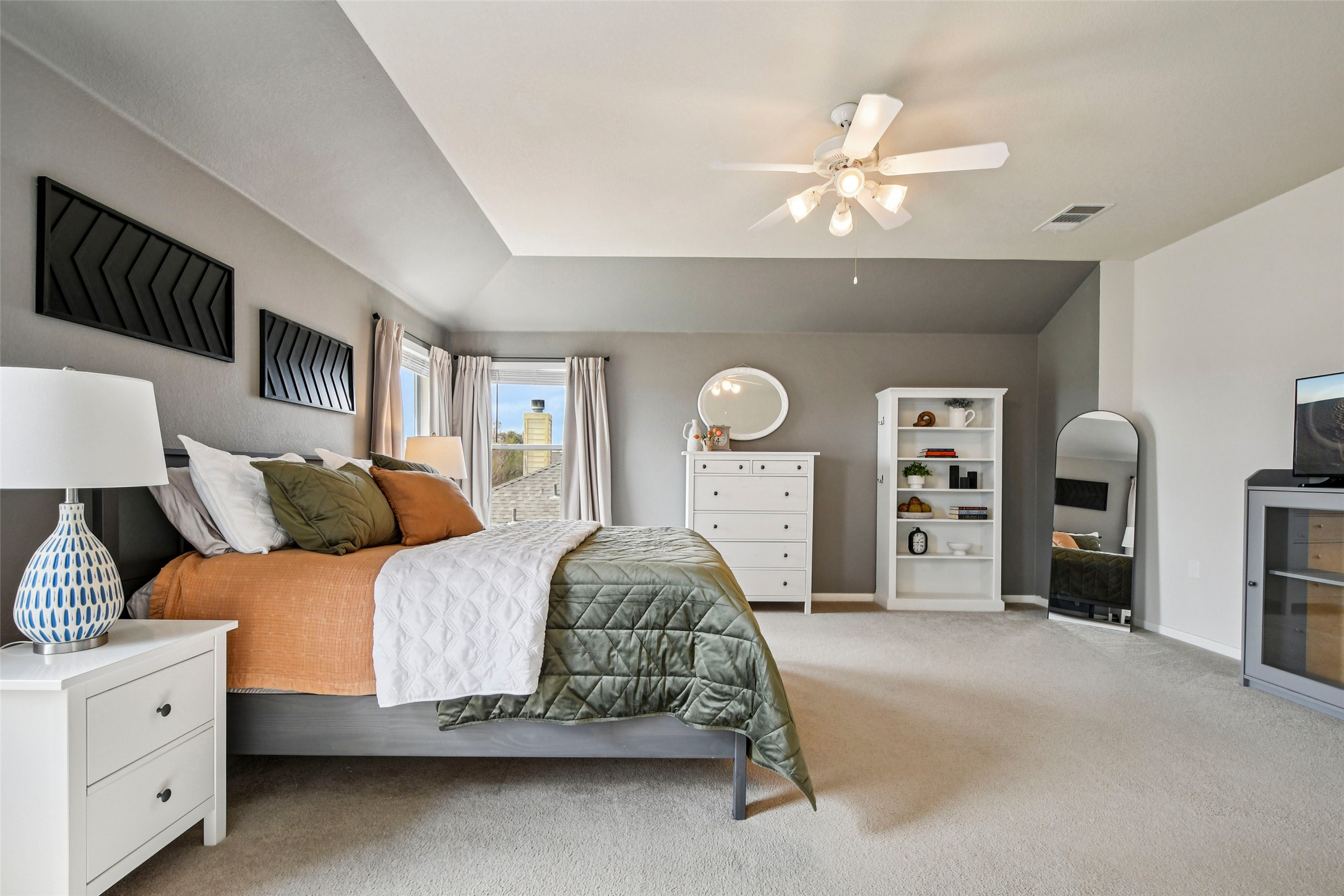 410 Rosedale Boulevard Georgetown, TX 78628 - Photo 21 of 34 Primary retreat with abundant space and natural light