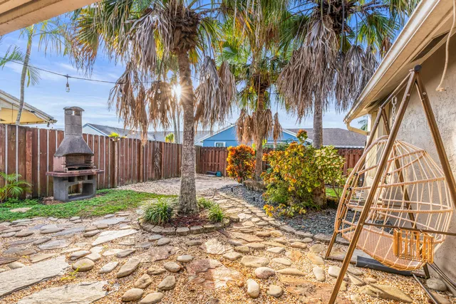 a front view of house with yard