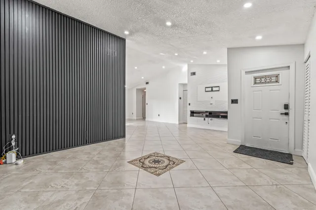 a view of livingroom with furniture