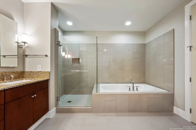 $599,900 | 610 East Market Street, Unit 2715, San Antonio, TX 78205