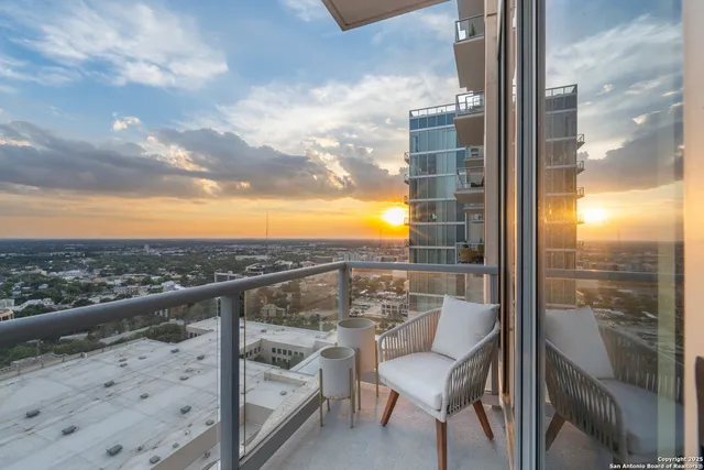$599,900 | 610 East Market Street, Unit 2715, San Antonio, TX 78205