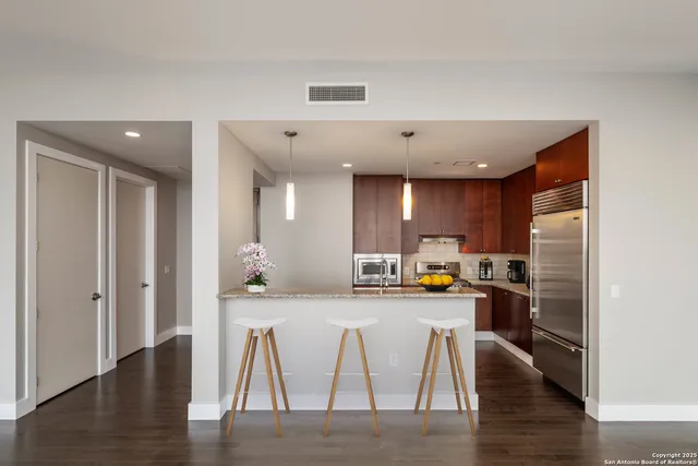 $599,900 | 610 East Market Street, Unit 2715, San Antonio, TX 78205