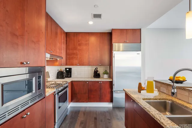 $599,900 | 610 East Market Street, Unit 2715, San Antonio, TX 78205