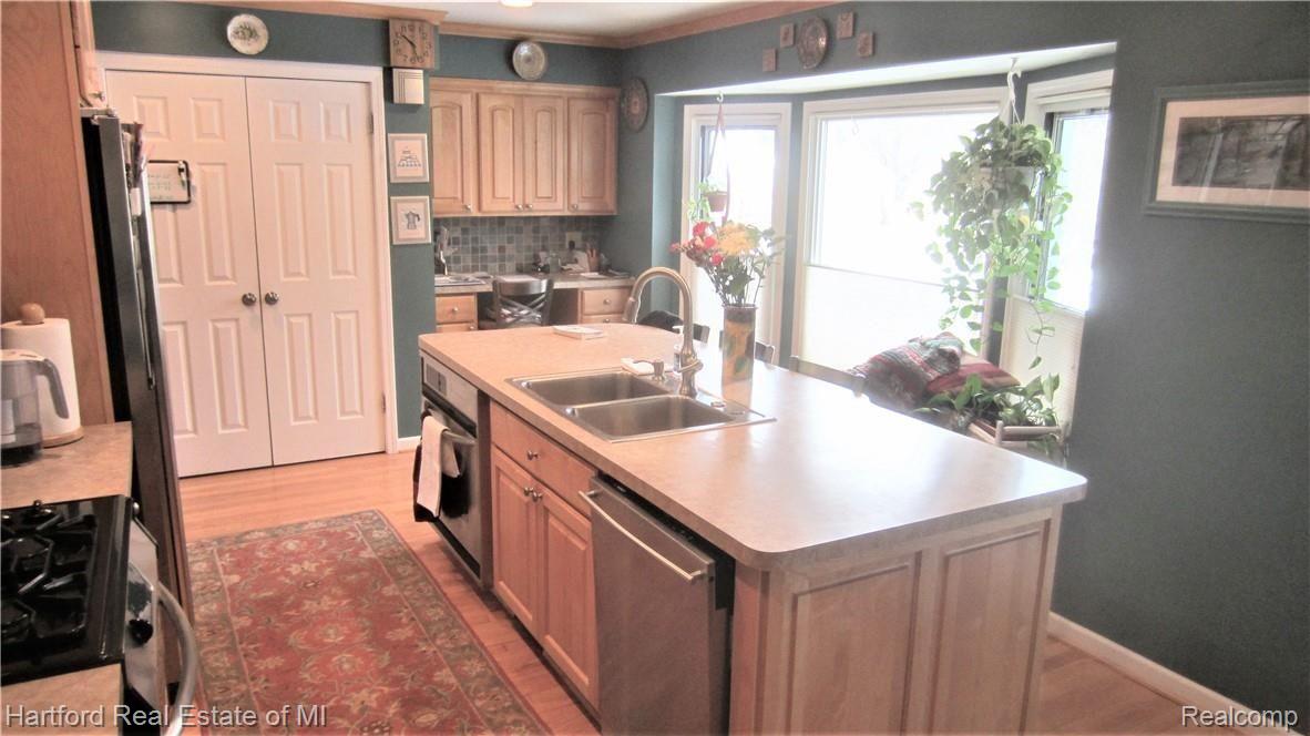 23633 Gill Road Farmington, MI 48335 - Photo 7 of 28 IMG_0128.JPG