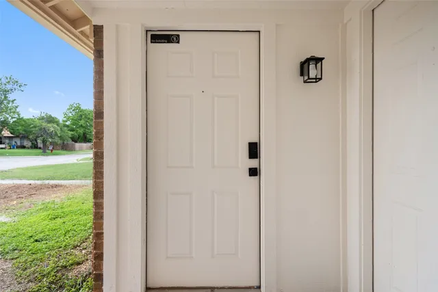 a view of a livingroom with a yard