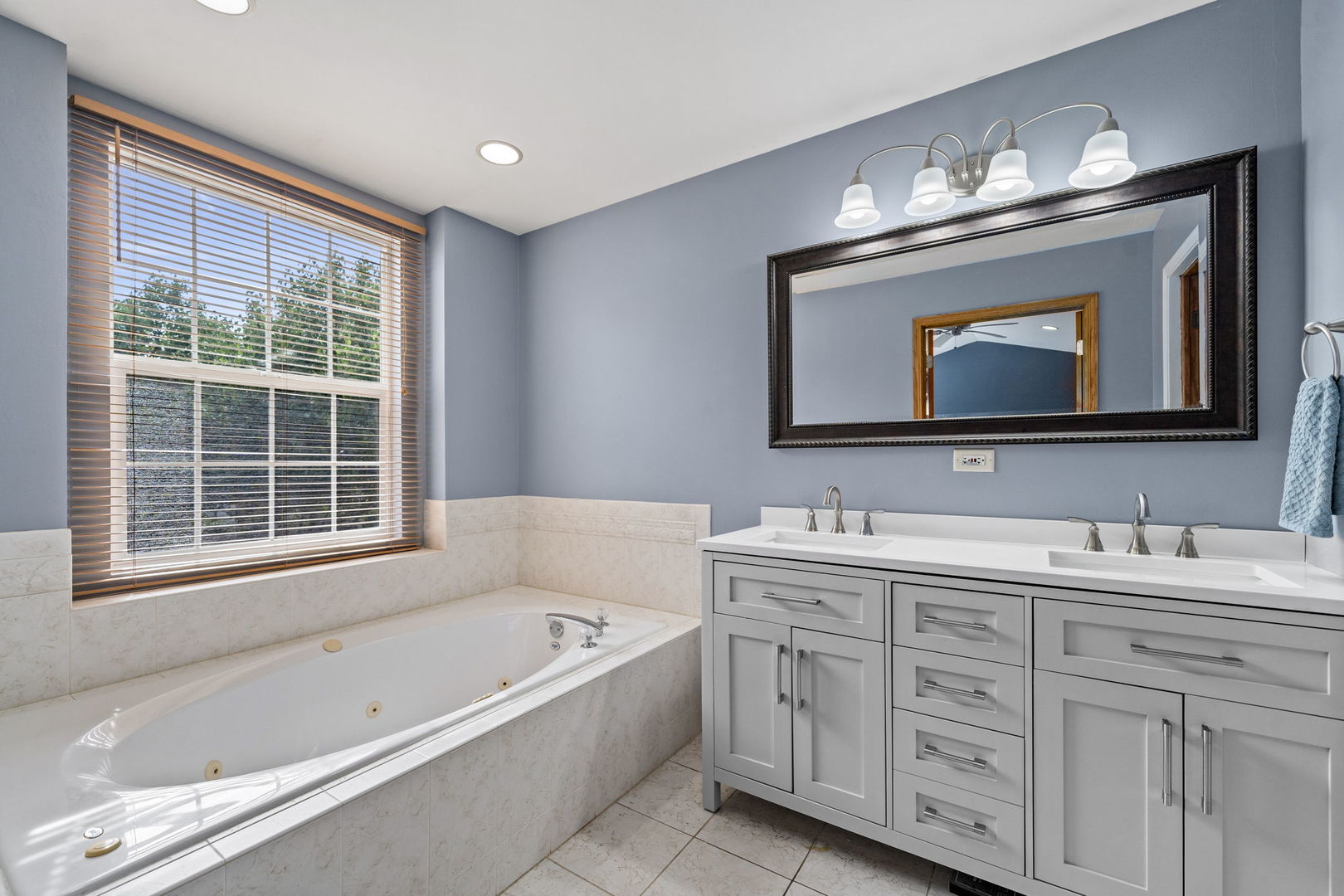 1990 Misty Ridge Lane Aurora, IL 60503 - Photo 8 of 20 Gallery Image 8