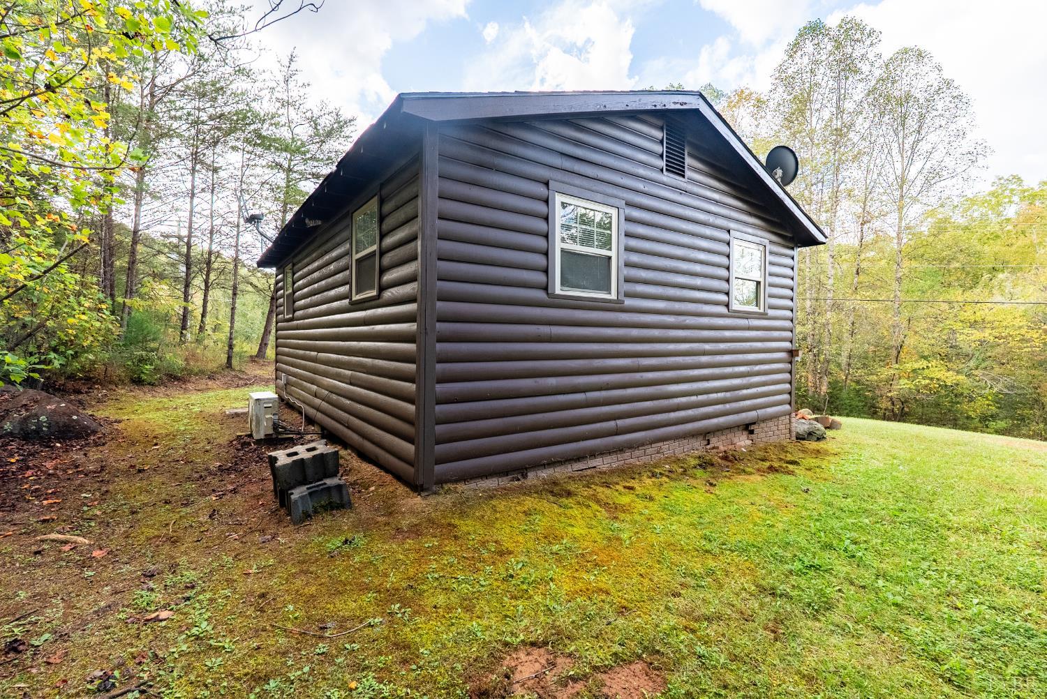 2758 Allens Creek Road Gladstone, VA 24553 - Photo 22 of 25 a backyard of a house with lots of green space