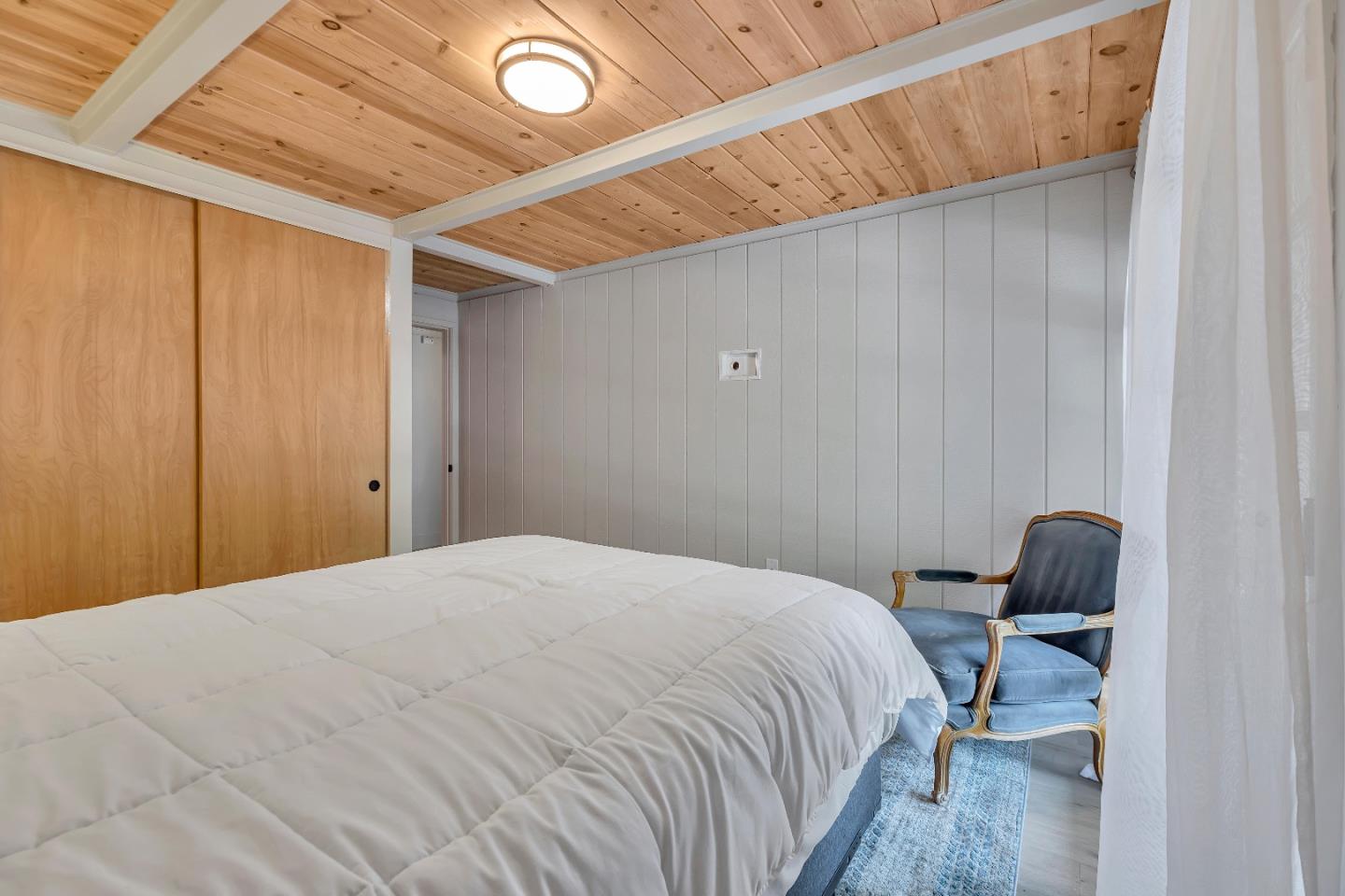 225 Treasure Island Drive Aptos, CA 95003 - Photo 21 of 63 a bedroom with a bed and a chair