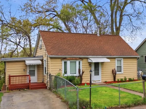 $215,000 | 32 Arlington Lane, Fox Lake, IL 60020
