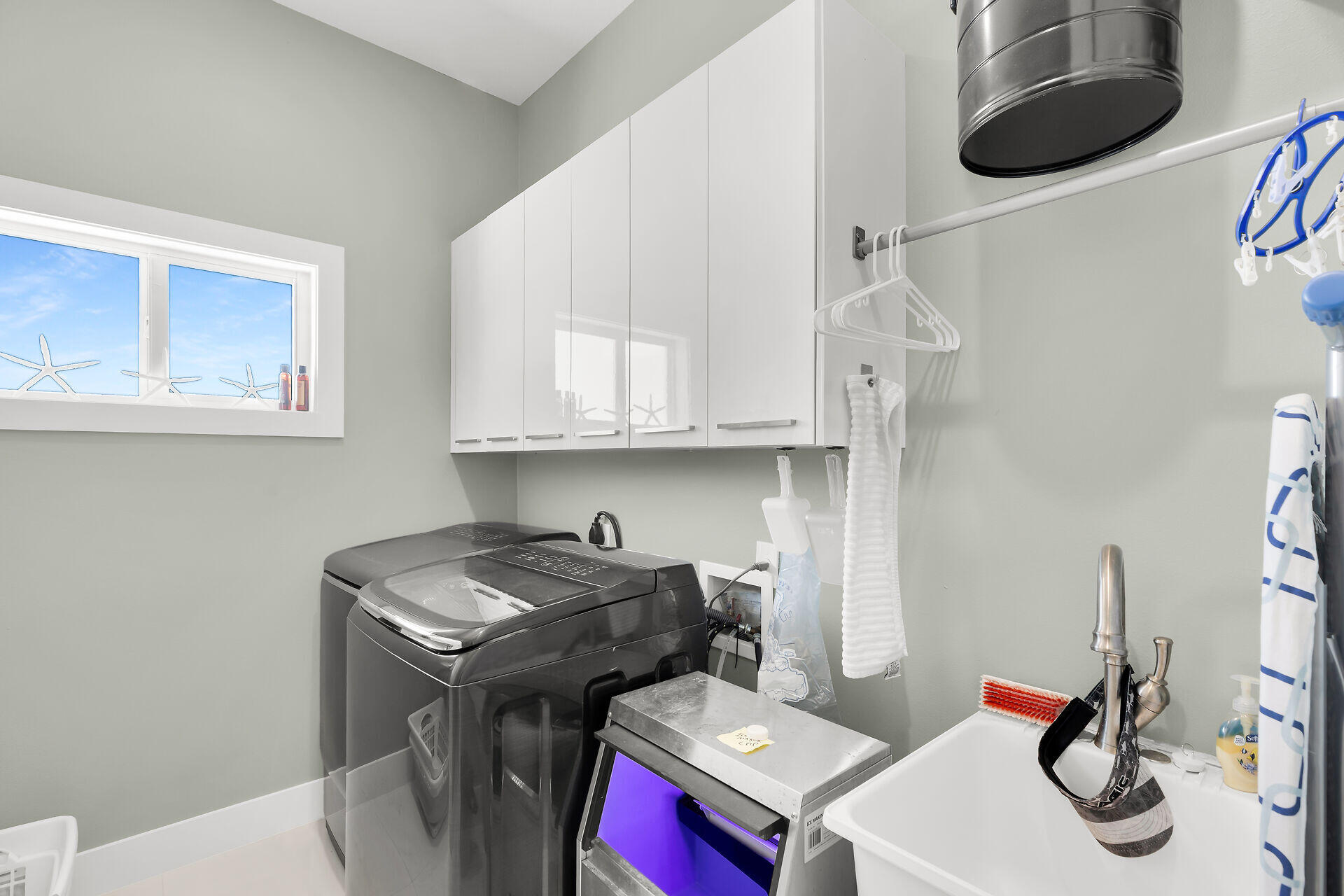 138 Normandy Drive Tavernier, FL 33070 - Photo 36 of 56 laundry room