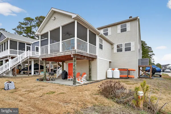 a view of a car park in front of house