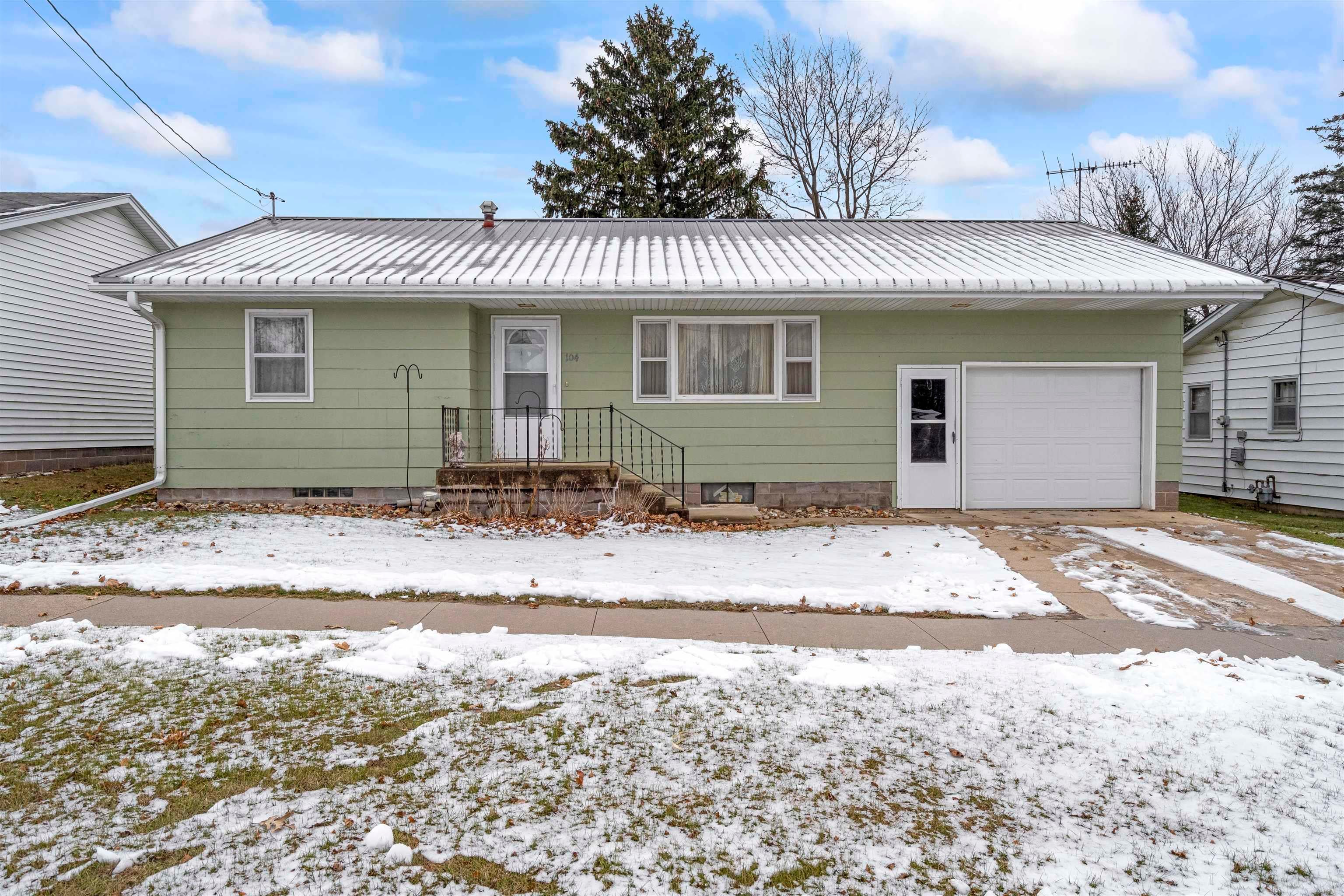 104 Locust Street Strawberry Point, IA 52076 - Photo 1 of 25 Gallery Image 1