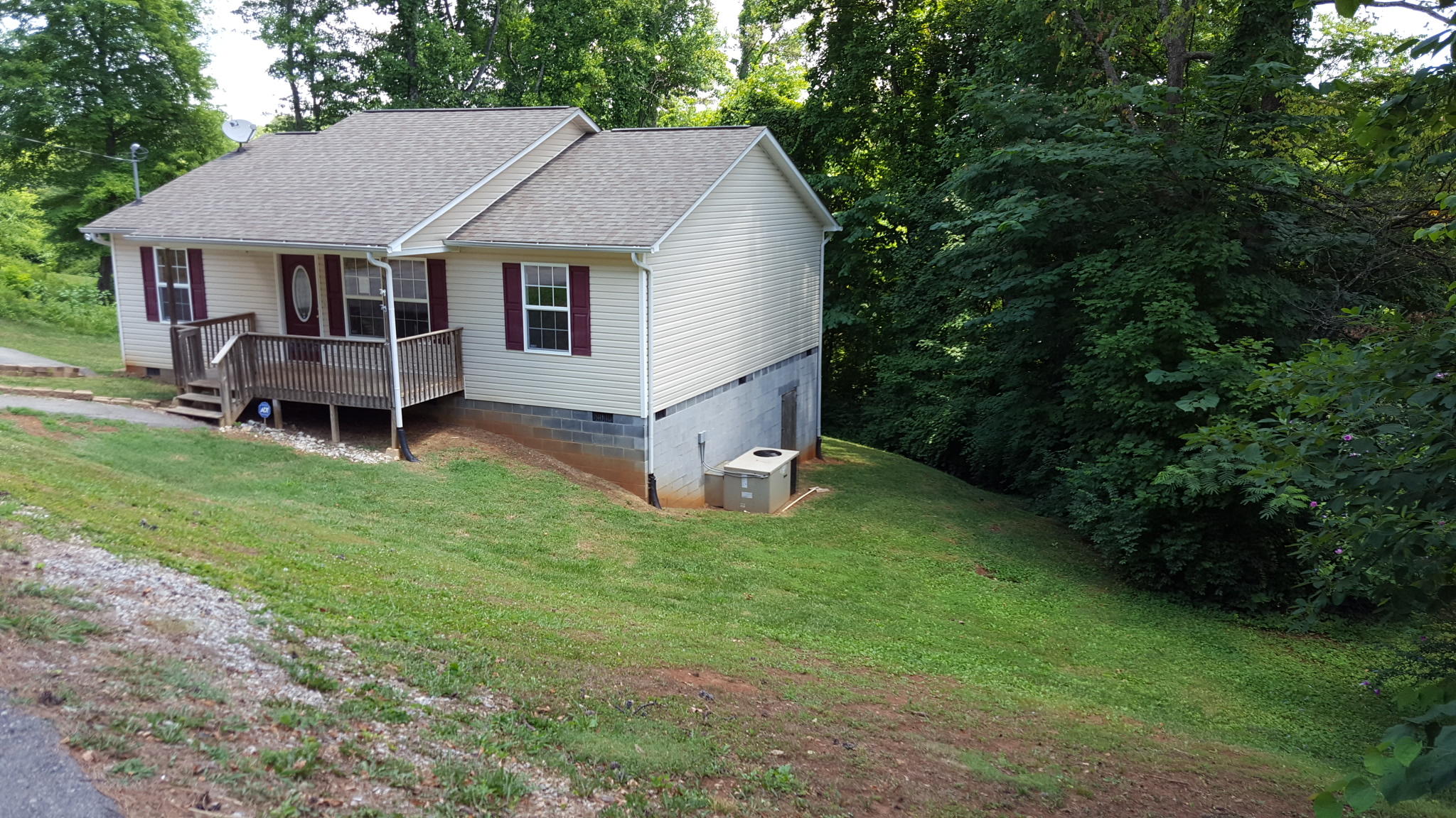 1606 Paris Road Knoxville, TN 37912 - Photo 2 of 11 VIEW OF YARD