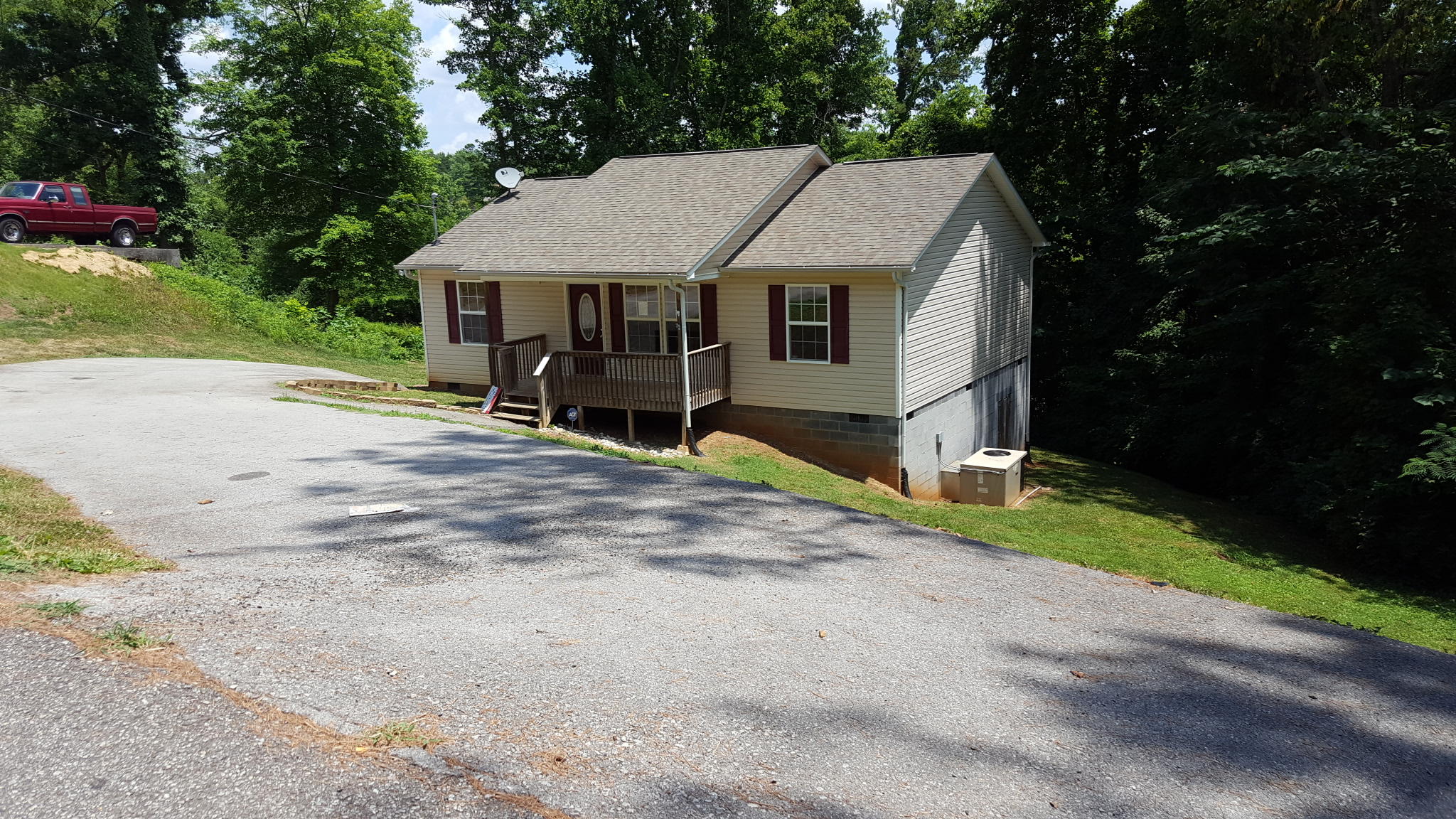 1606 Paris Road Knoxville, TN 37912 - Photo 11 of 11 TOP OF DRIVEWAY VIEW