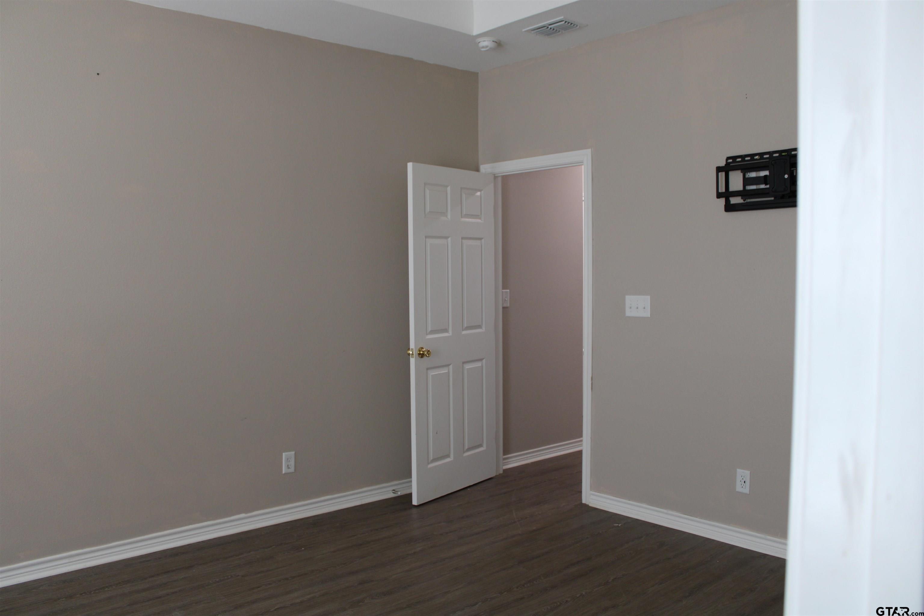 14965 Turtle Crk Rnch Road Flint, TX 75762 - Photo 11 of 26 an empty room with wooden floor and closet