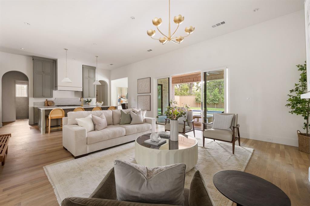 652 Harter Road Dallas, TX 75218 - Photo 7 of 39 Gallery Image 7