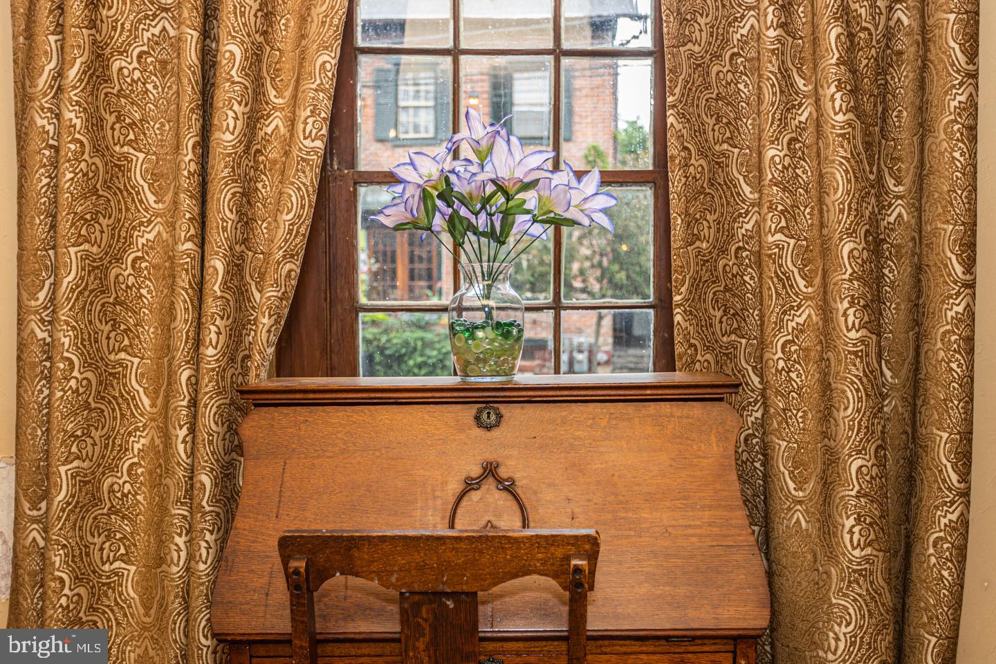 4 West Mechanic Street New Hope, PA 18938 - Photo 15 of 36 a vase of flowers sitting on a table