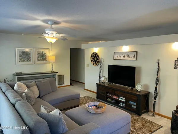 $2,300 | 267 Watts Landing Road, Hampstead, NC 28443