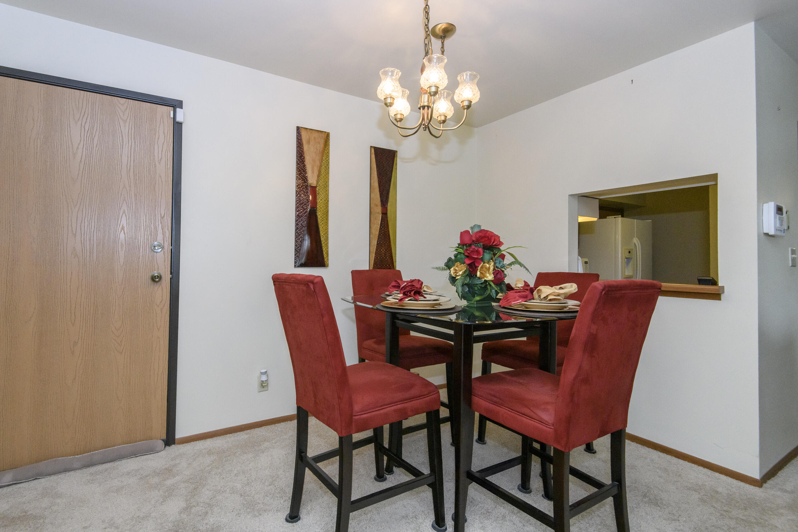 W177N9769 Riversbend Circle East Germantown, WI 53022 - Photo 7 of 34 Dining