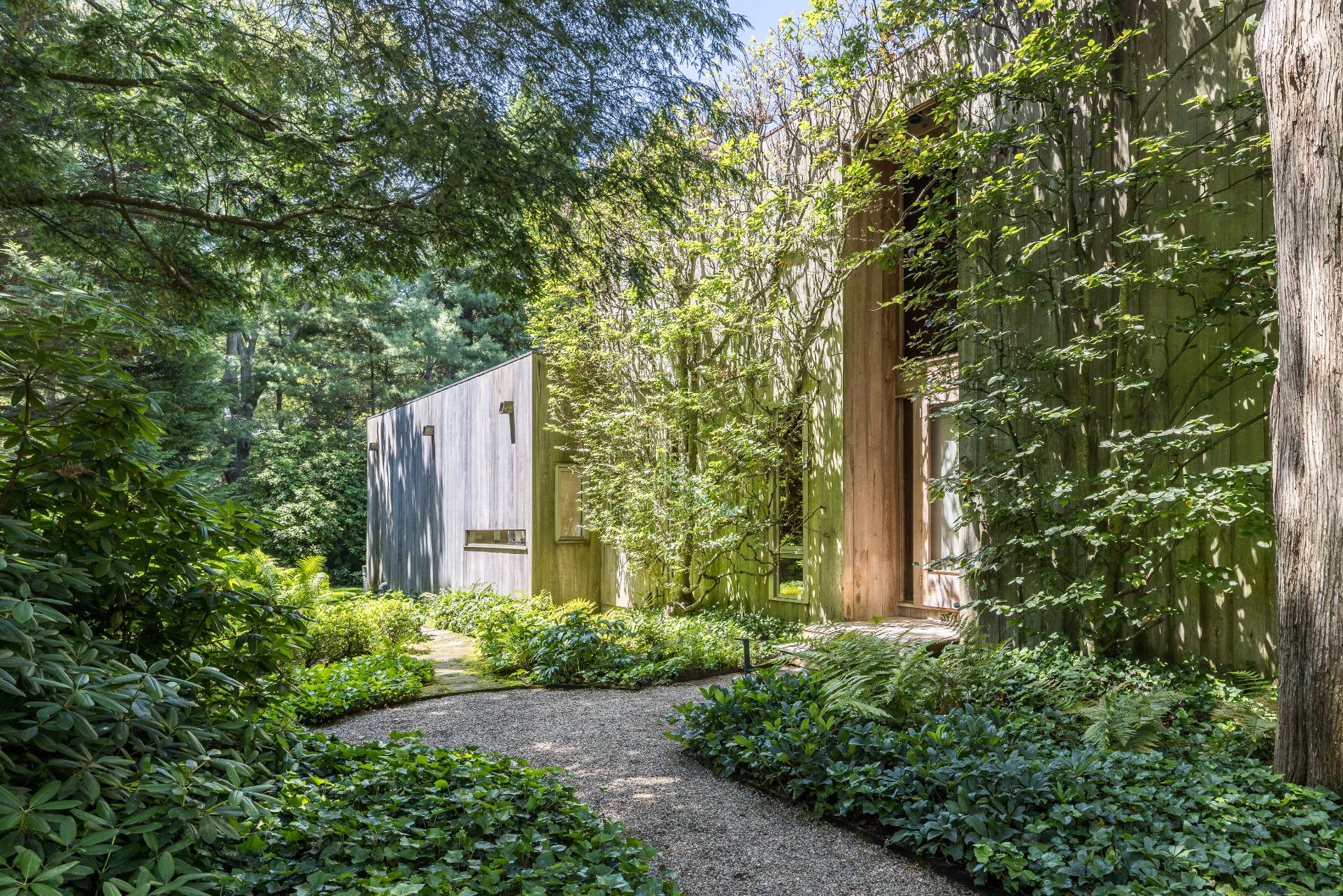 4 Baiting Hollow Road East Hampton, NY 11937 - Photo 19 of 30 front view of a house with a tree