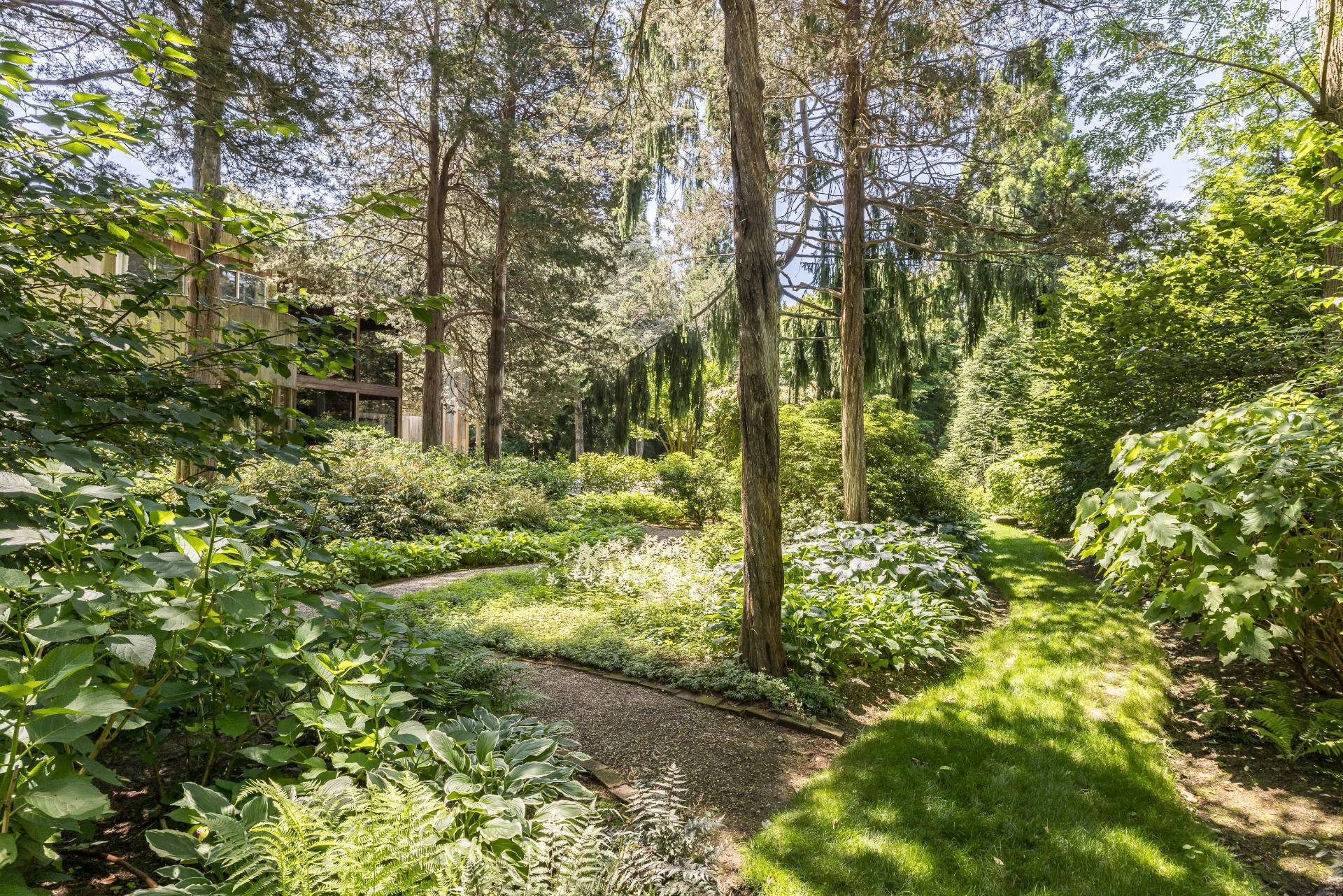 4 Baiting Hollow Road East Hampton, NY 11937 - Photo 23 of 30 a view of a garden with plants