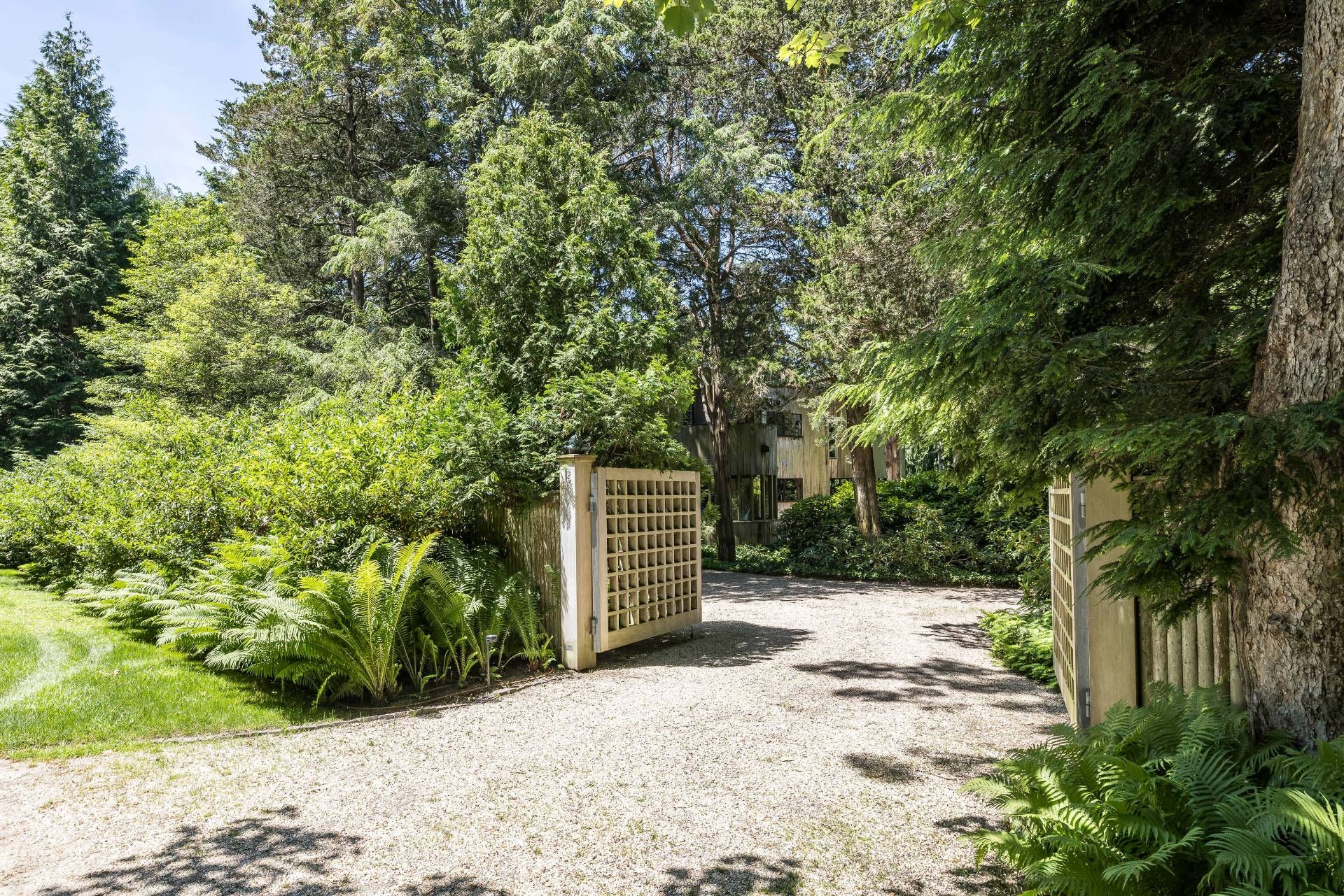 4 Baiting Hollow Road East Hampton, NY 11937 - Photo 25 of 30 a view of a backyard