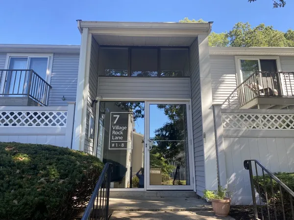 $2,100 | 7 Village Rock Lane, Unit 5, Natick, MA 01760