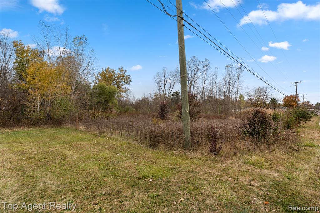 433 North Rochester Road Leonard, MI 48367 - Photo 3 of 11
