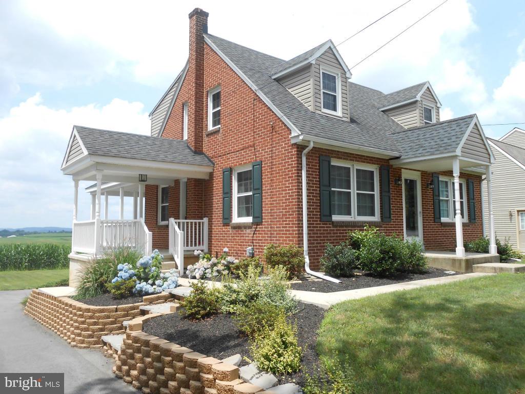 431 Central Manor Road Columbia, PA 17512 - Photo 3 of 22