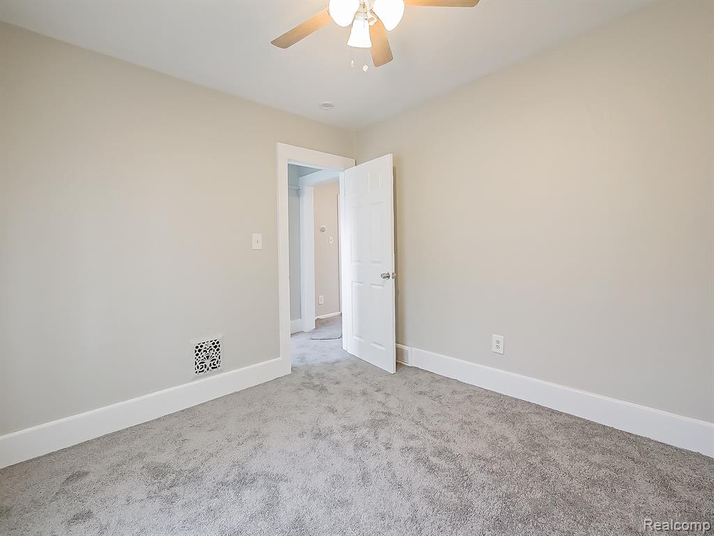 245 South Edith Street Pontiac, MI 48342 - Photo 14 of 30