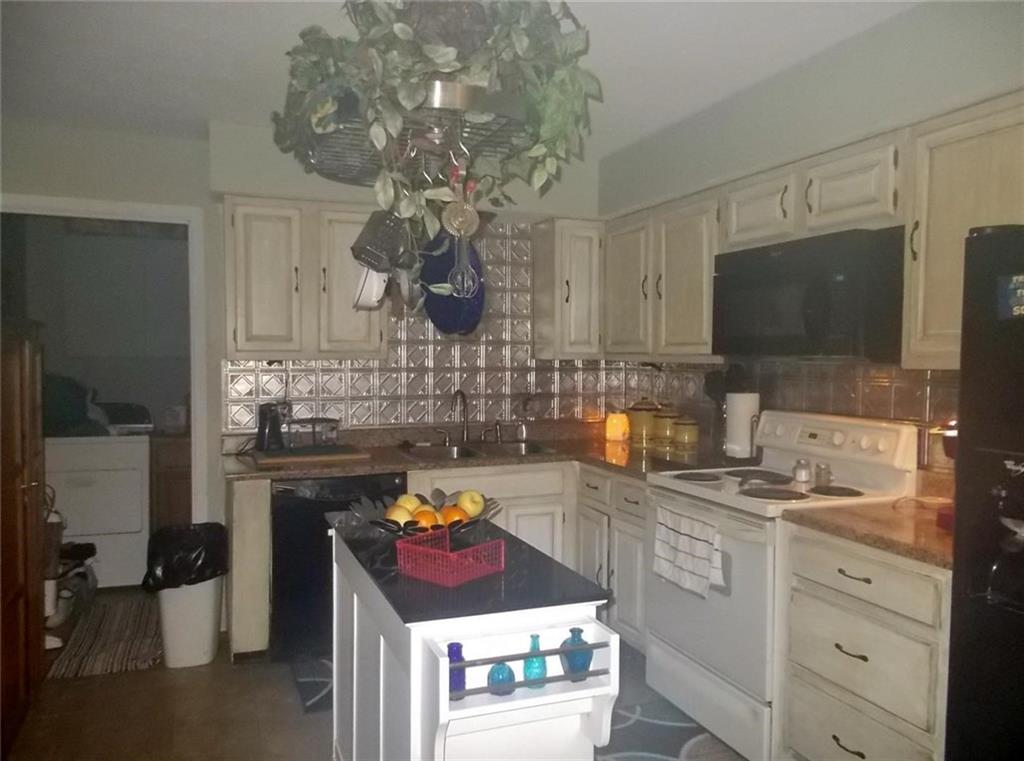 9786 Randal Street Columbus, IN 47203 - Photo 6 of 11 Gallery Image 6