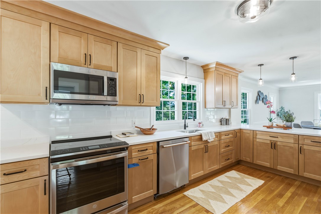 3 Sundale Road Cranston, RI 02921 - Photo 5 of 50
