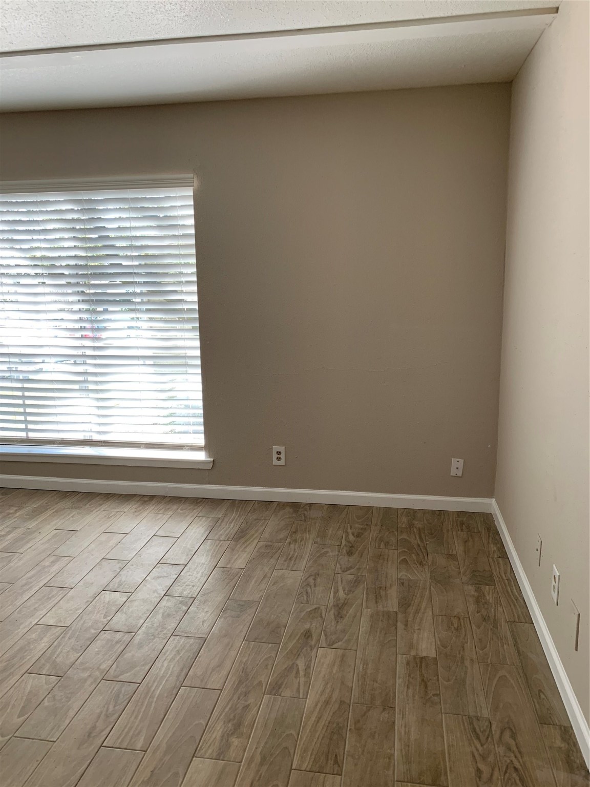 6200 West Tidwell Road, Unit 806 Houston, TX 77092 - Photo 9 of 10 a view of an empty room with a window