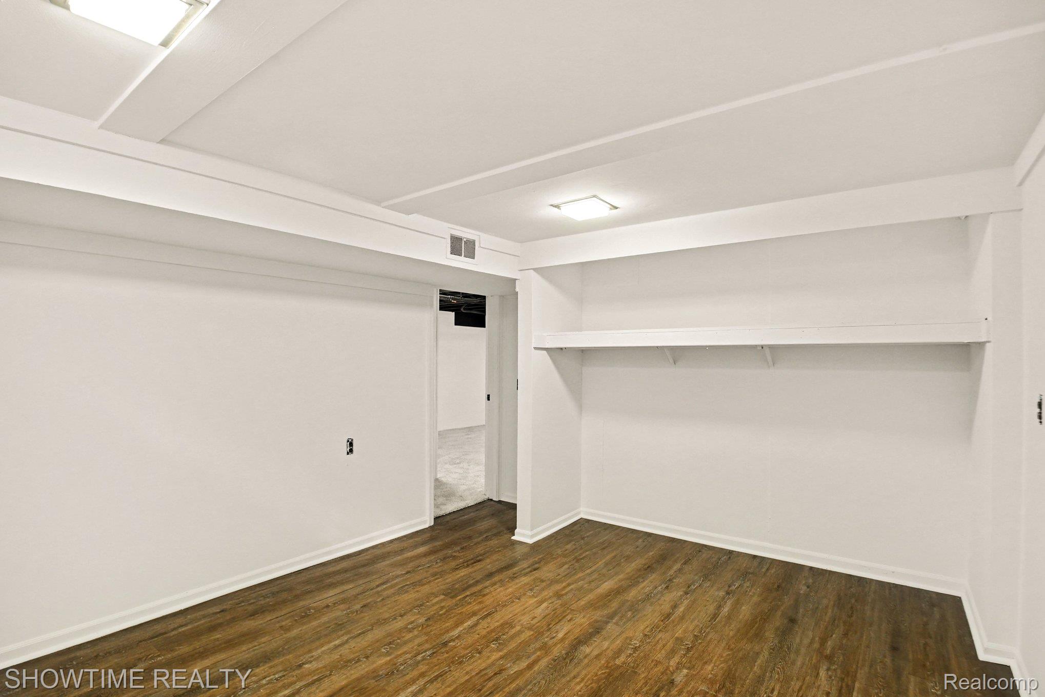 3699 Mark Road Waterford, MI 48328 - Photo 19 of 26 Basement Bedroom