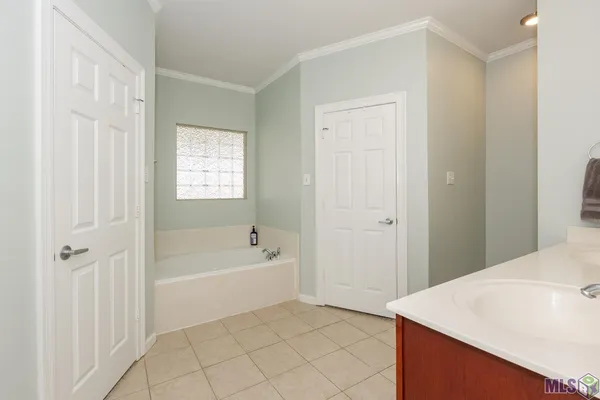 $319,999 | 37406 Cypress Trace Avenue, Geismar, LA 70734