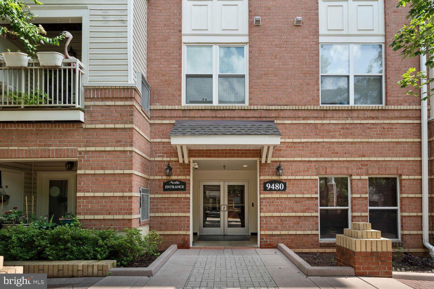 9480 Virginia Center Boulevard, Unit 329 Vienna, VA 22181 - Photo 28 of 30 a front view of a house with a porch